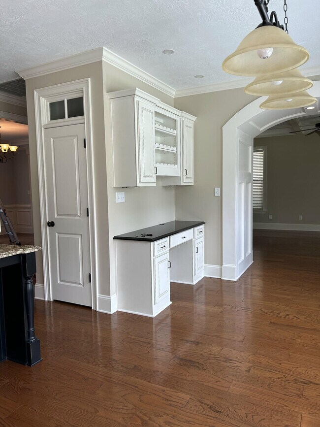 Building Photo - 222 Sunbury Dr