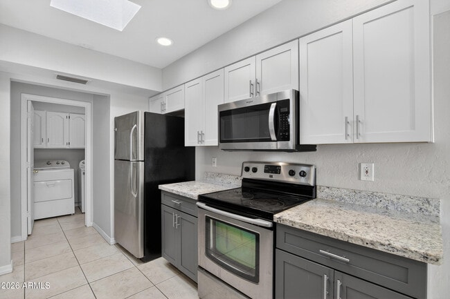 Building Photo - 6843 E Redfield Rd