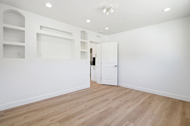 Building Photo - Light-Filled Home on Expansive Lot in Top-Rated School District with Vaulted Ceilings & Entertain...