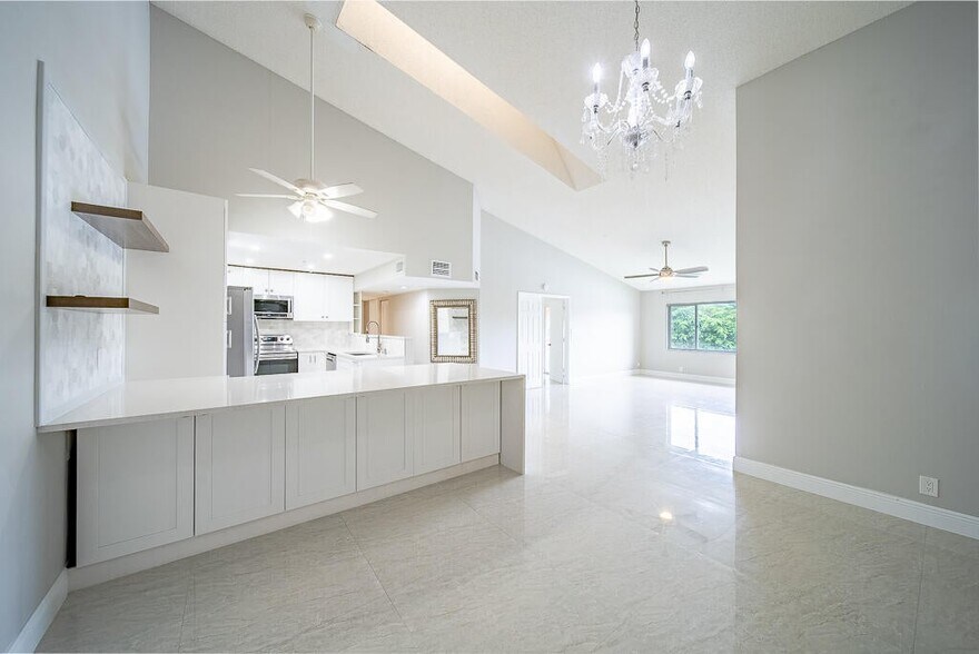 Building Photo - 13810 Oneida Dr