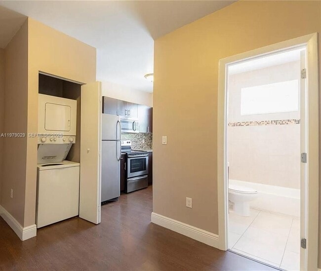 Building Photo - 5416 NE 1st Ct