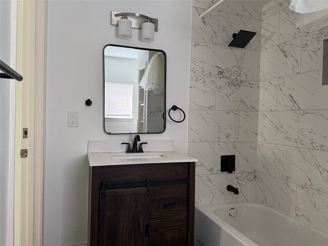 Building Photo - 306 Stiles St