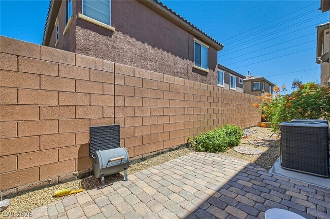 Building Photo - 665 Calamus Palm Pl