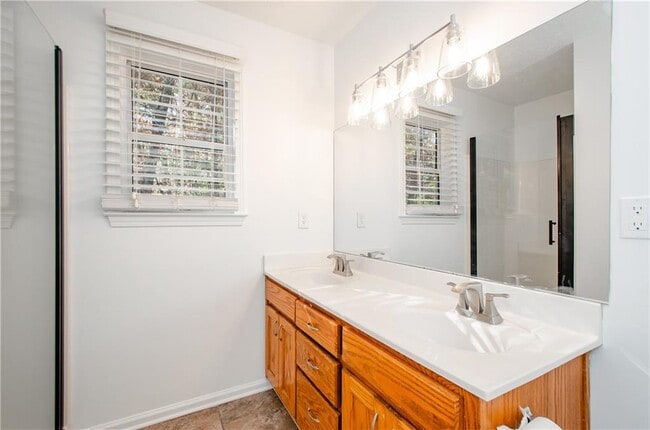 Building Photo - 2470 Cambridge Hills Rd