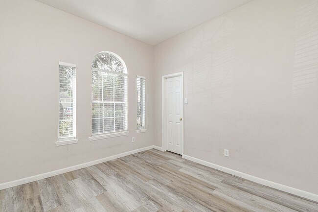 Building Photo - 14214 Silver Glade Ln