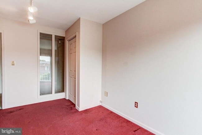 Building Photo - 204 Saratoga Ct