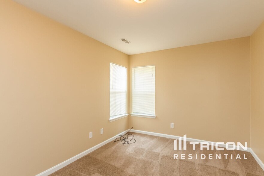 Building Photo - 5407 River Falls Dr