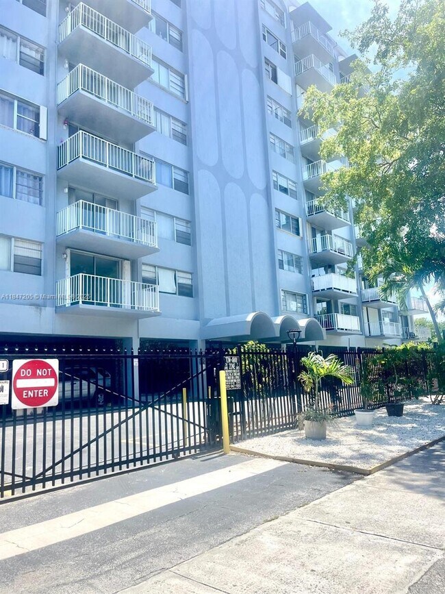 Primary Photo - 1470 NE 125th Terrace