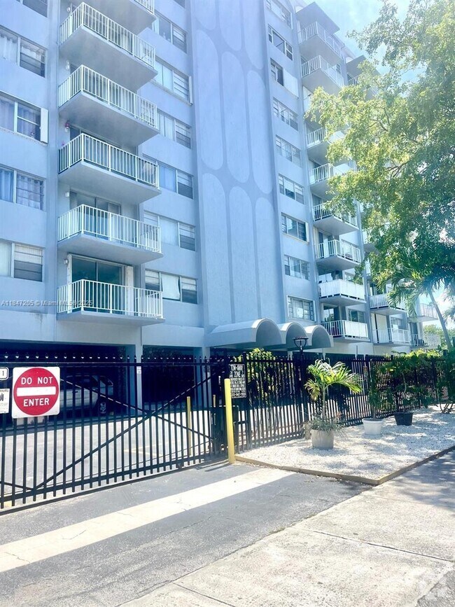 Building Photo - 1470 NE 125th Terrace