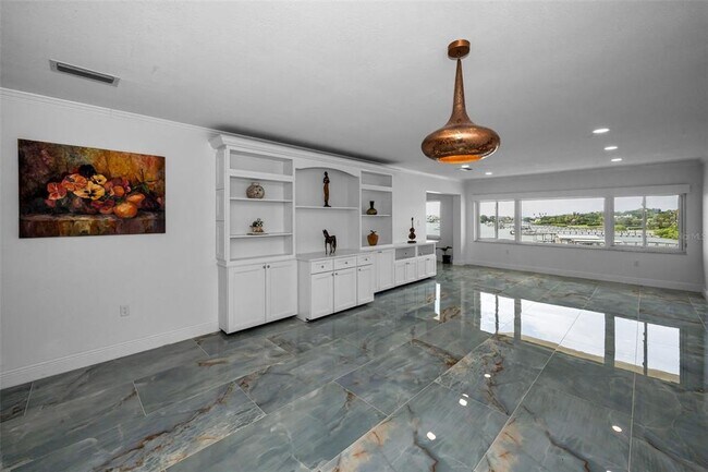 Building Photo - 100 Bluff View Dr