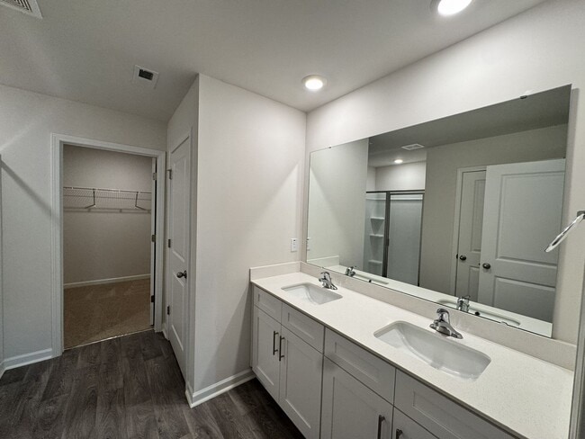 Building Photo - ***** $200 OFF FIRST MONTH RENT *****