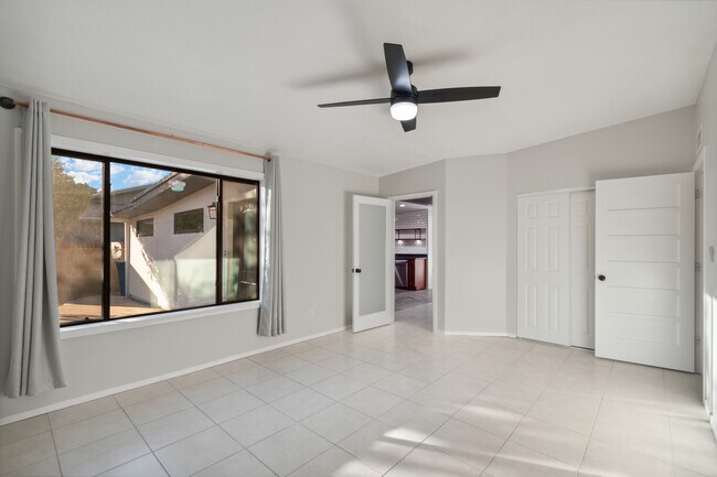 Building Photo - 1612 E Gaylon Dr