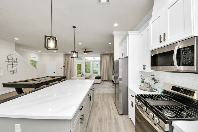 Building Photo - 2007 Briley St