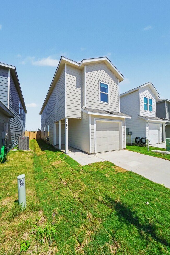 Building Photo - Gorgeous Open-Concept Home Near Randolph AFB - Realtor Commission: $500