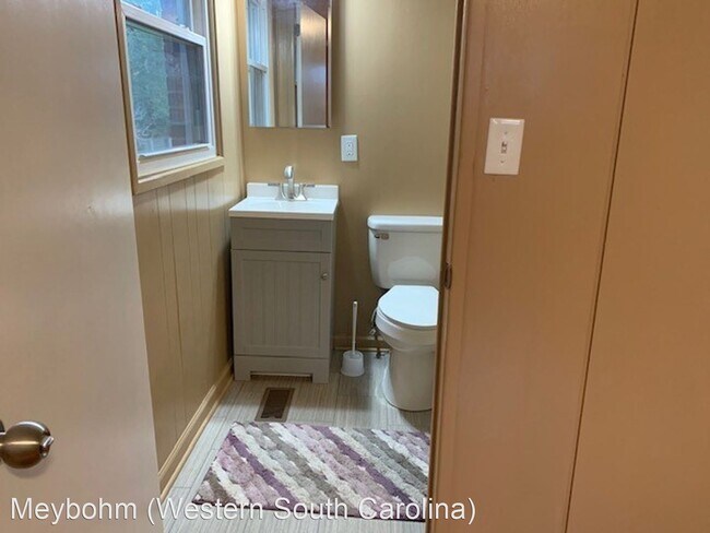 Building Photo - 3 br, 1.5 bath House - 723 Washington Circle