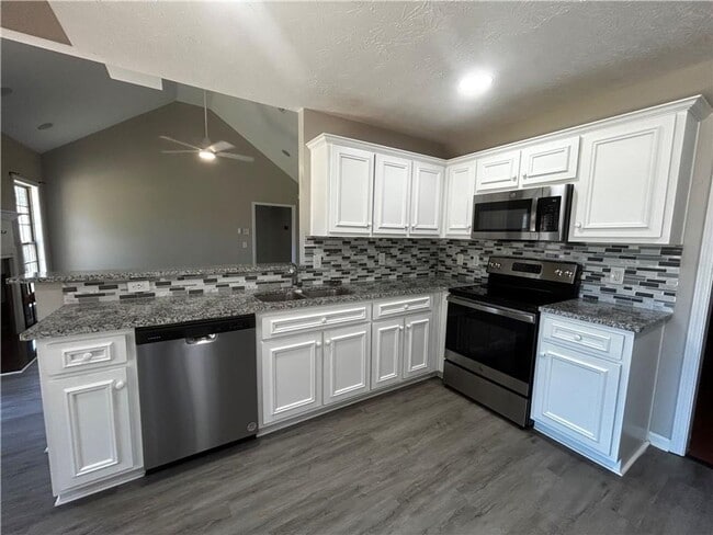 Building Photo - 249 Deerfield Ct