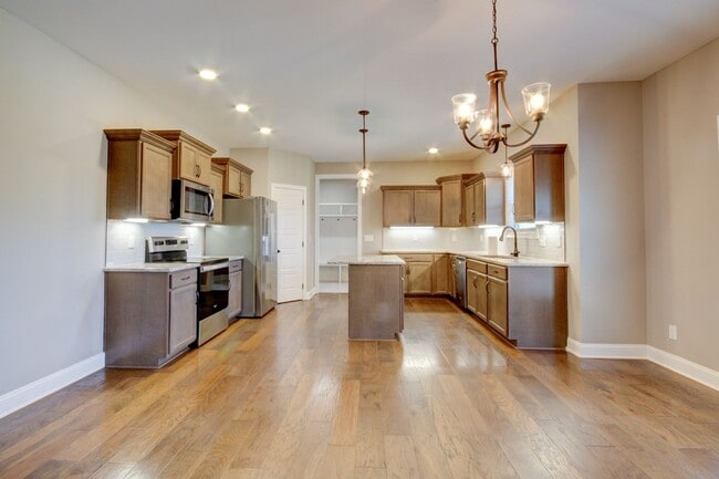 Building Photo - 332 Bluebriar Trc