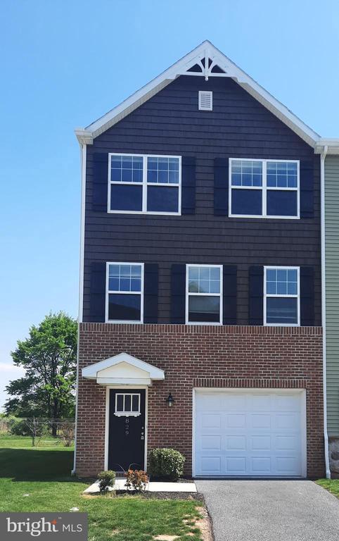 Building Photo - 829 Admiral's Quay Dr