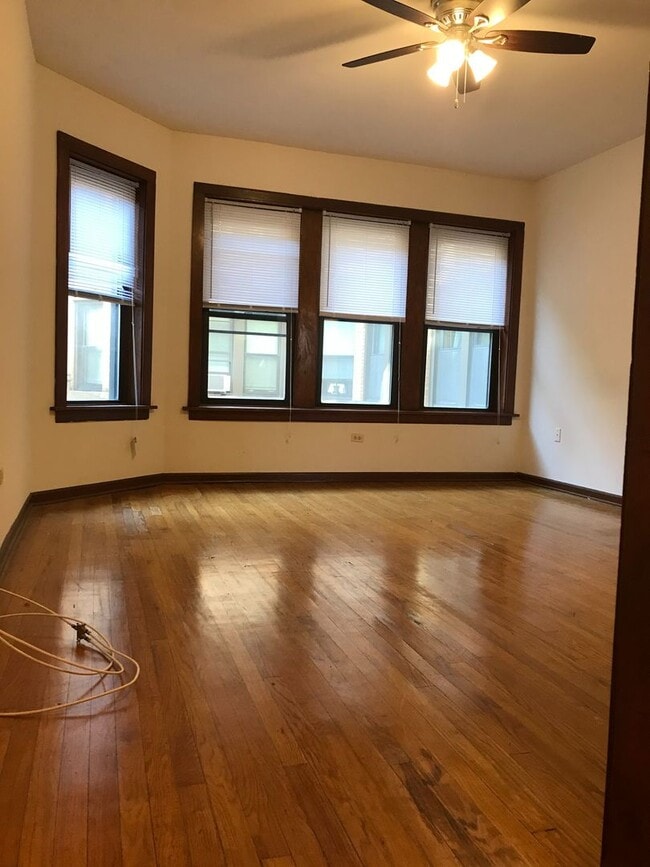 Building Photo - Beautiful Studio Apartment Available for Sublet March 1st