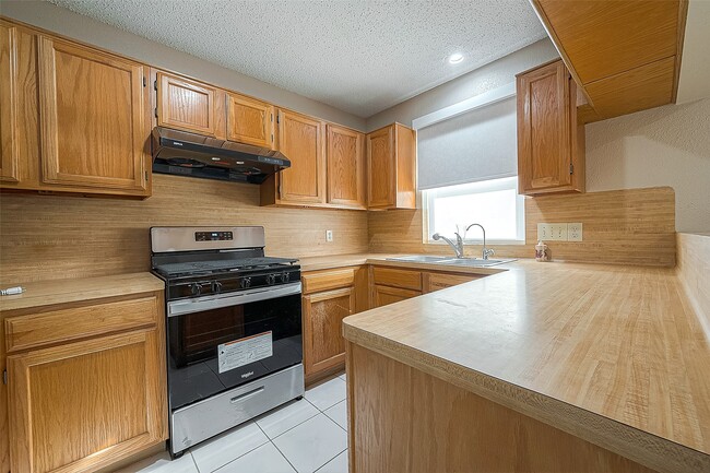 Building Photo - 3231 E Heatherock Cir