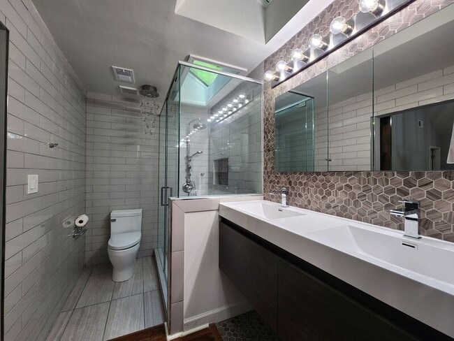 Building Photo - 7055 Riverside Dr