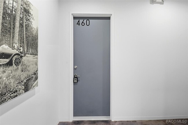 Building Photo - 302 SE Broadway St