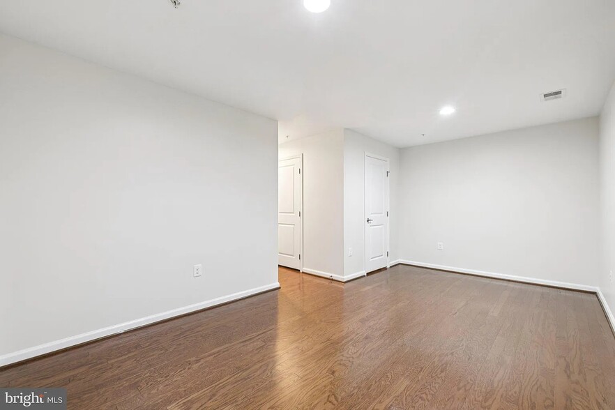 Building Photo - 8074 Locust Mill St