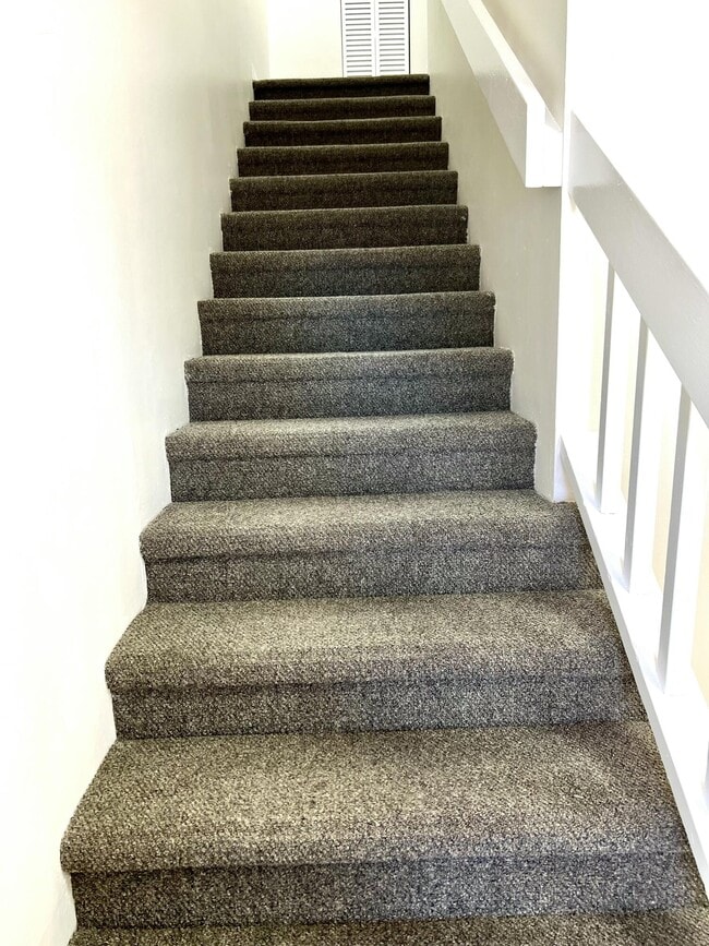 Building Photo - 102 Shoreview Dr