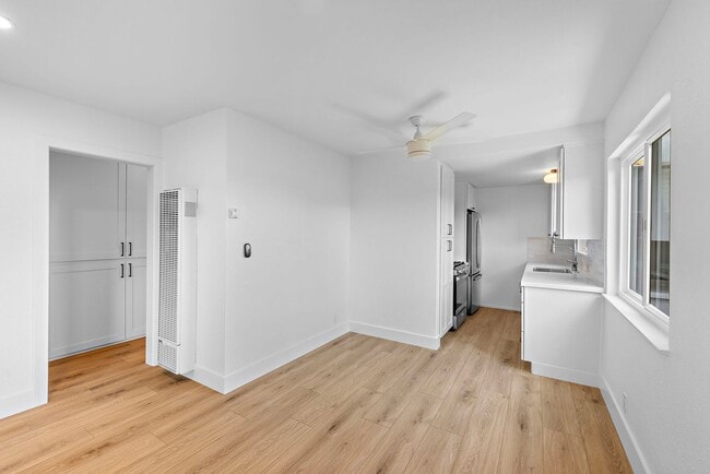 Building Photo - 213 Avenida Lobeiro