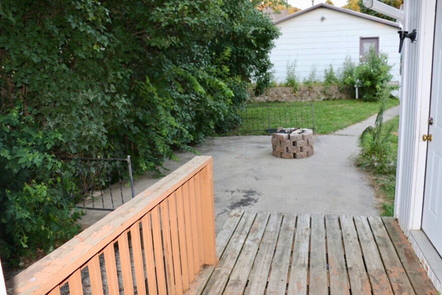 Backyard/area with garage in background - 525 N 5th St