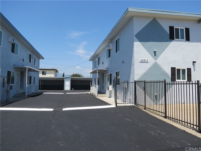 Building Photo - 10809 Elliott Ave