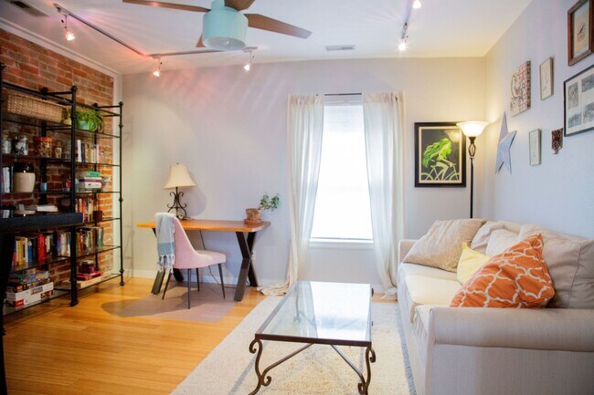 Building Photo - Chic 1-Bedroom Condo in North Capitol Hill...
