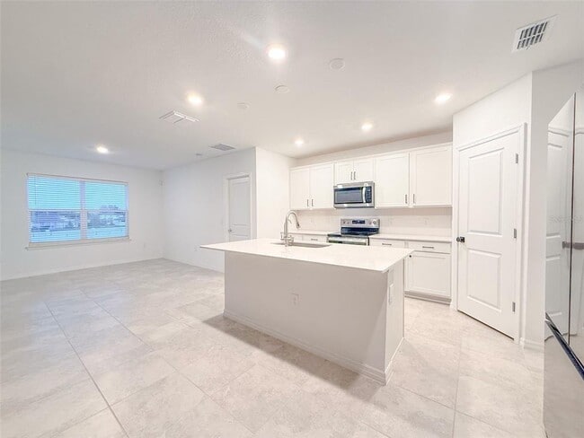 Building Photo - 580 Pine Tree Blvd