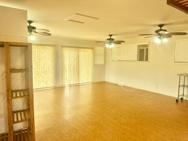 Building Photo - 550 Uluhala St