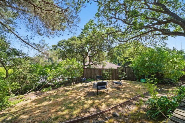 Building Photo - 1406 Cedarwood Dr
