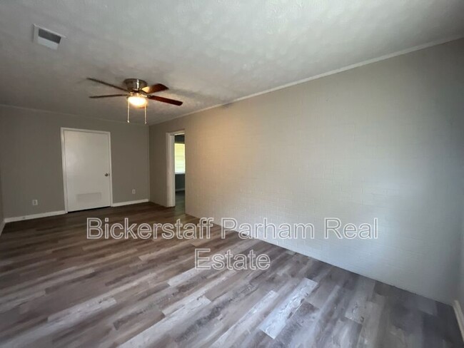 Building Photo - 2300 Welch Dr