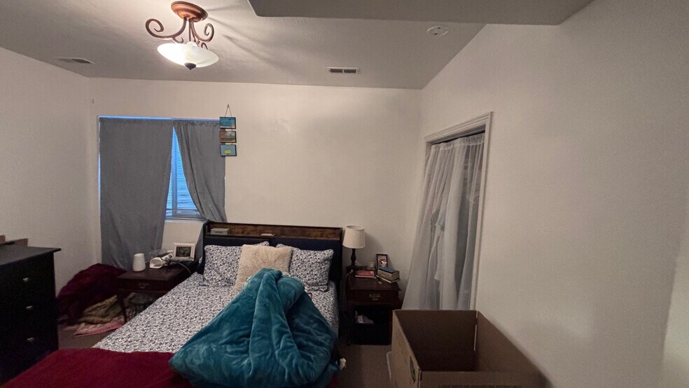 Building Photo - 1410 Canyon Dr