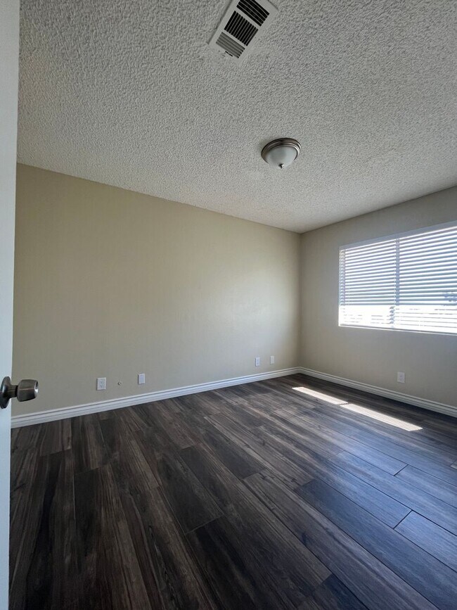 Building Photo - 14070 Juniper St