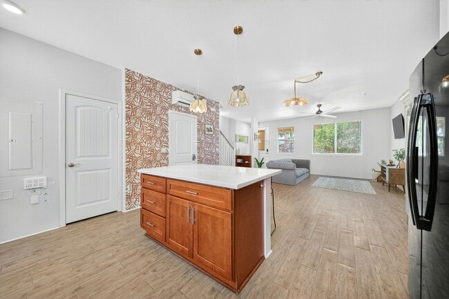 Building Photo - 724 Kakala St