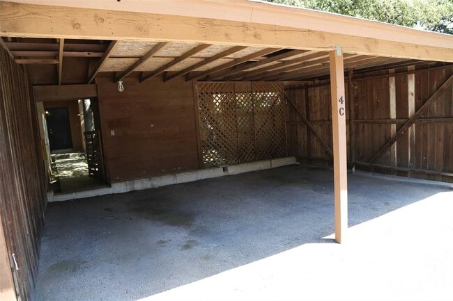 Building Photo - 4 Deerfield Dr