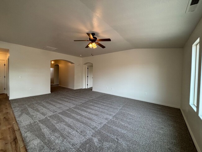 Building Photo - SPACIOUS HOME FOR RENT IN LITTLE VALLEY!