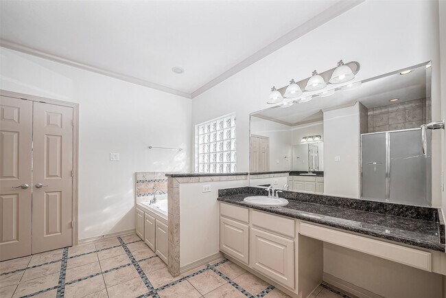 Building Photo - 1522 Olive Park