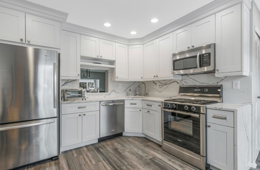 Building Photo - 1407 Doolittle Dr