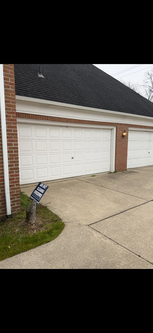 Building Photo - 889 Neff Rd