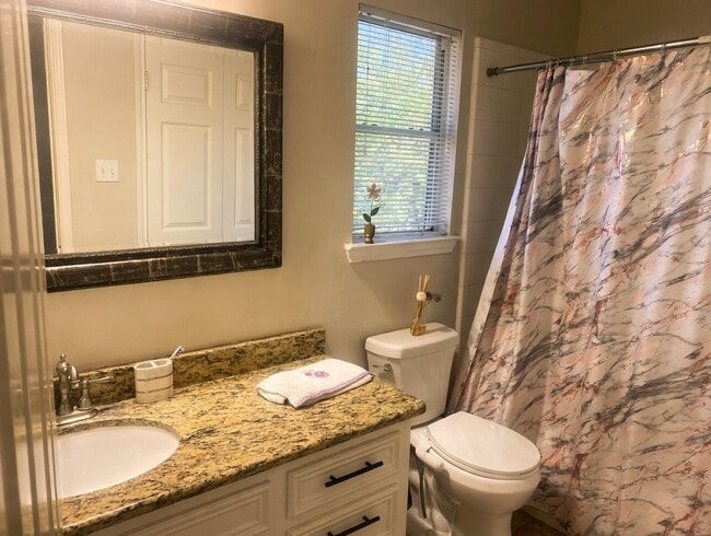 Building Photo - 15922 Cutten Rd