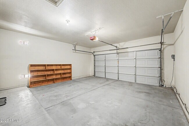 Building Photo - 1068 W Glenmere Dr