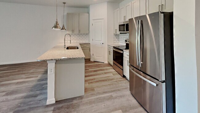 Building Photo - 4028 SW 7th Pl