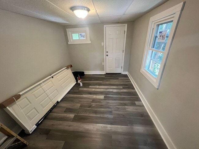 Building Photo - Beautiful, remodeled house nice close to e...