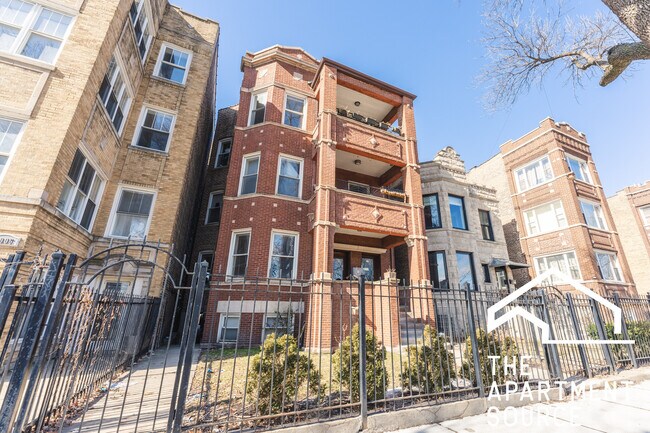 Building Photo - 1010 N Kedzie Ave