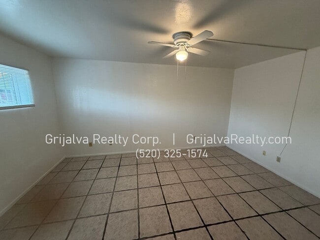 Building Photo - 2 Bedroom, 2 Bath Townhouse for Rent   (Stone/Roger)